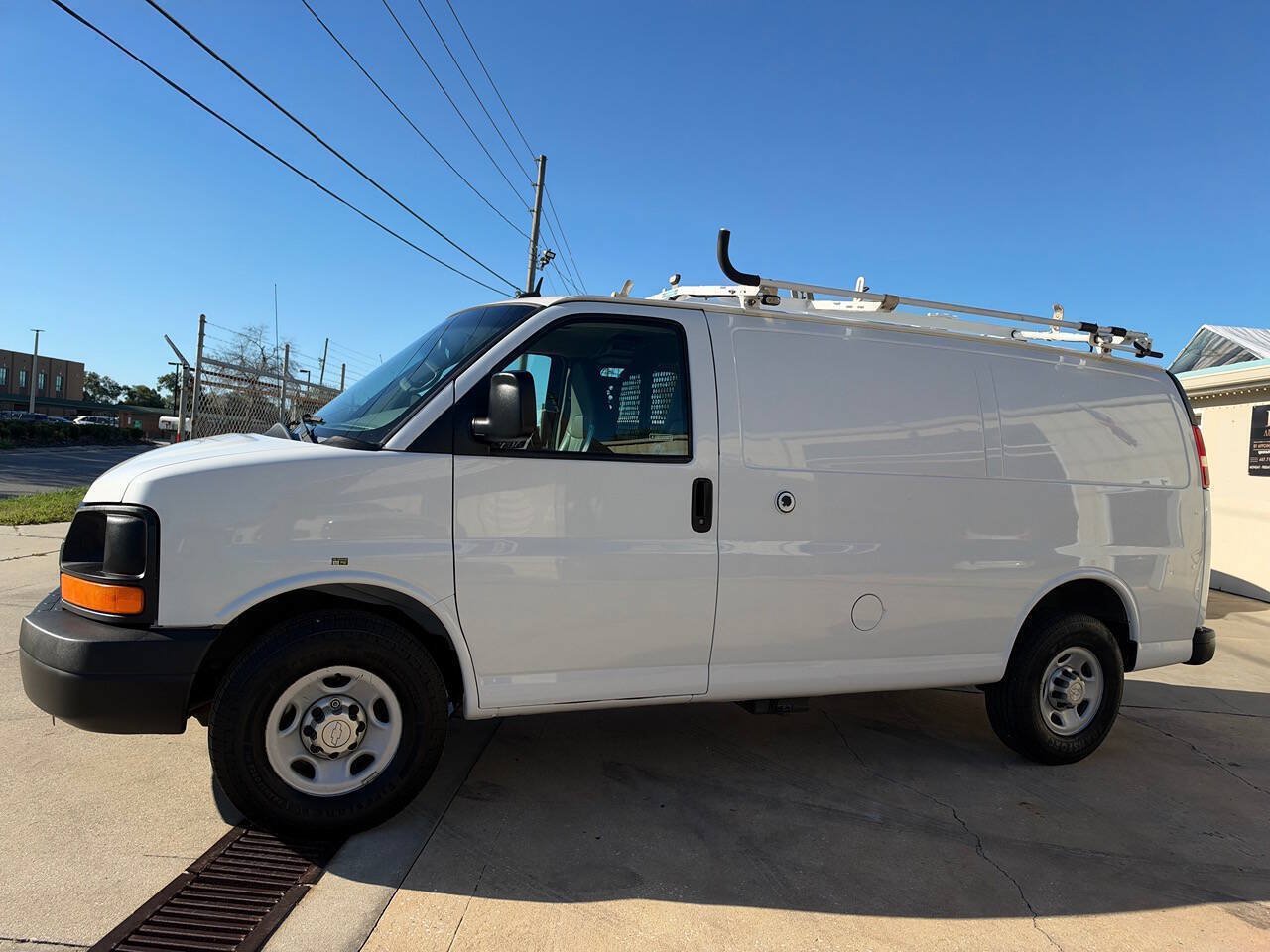 Used 2015 Chevrolet Express 2500 RWD image 24