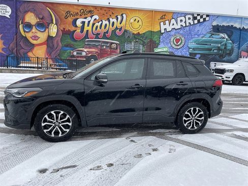 Used 2023 Toyota Corolla Cross SE w/ Moonroof Package image 2