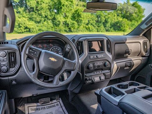 Used 2019 Chevrolet Silverado 1500 Custom w/ Custom Value Package AWD/4WD image 16