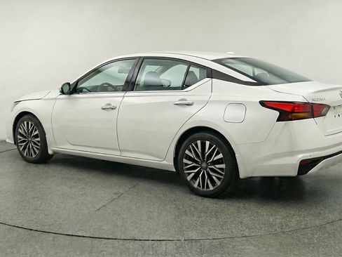 Used 2025 Nissan Altima 2.5 SV image 6