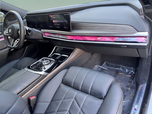 Used 2025 BMW 760i xDrive w/ Premium Package AWD/4WD image 22