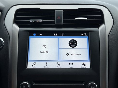 Used 2017 Ford Fusion SE w/ Fusion SE Technology Package image 22