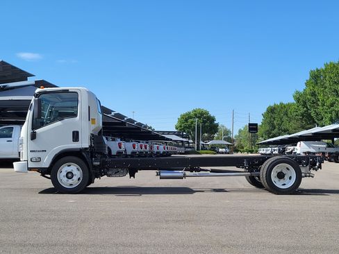 New 2026 Isuzu NPR RWD image 4