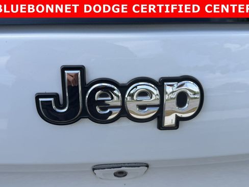 Used 2018 Jeep Cherokee Latitude FWD image 9