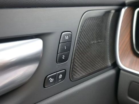 Used 2023 Volvo XC60 B5 Ultimate w/ Climate Package image 30