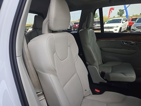 Used 2021 Volvo XC90 T6 Momentum image 82