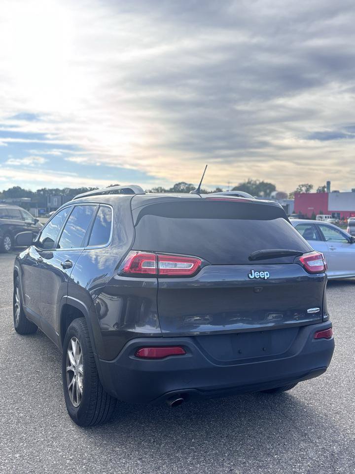 Used 2015 Jeep Cherokee Latitude w/ Comfort/Convenience Group FWD image 4