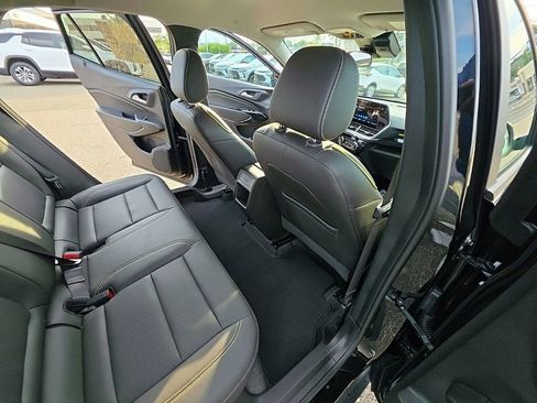 Used 2025 Chevrolet Trax ACTIV FWD image 24