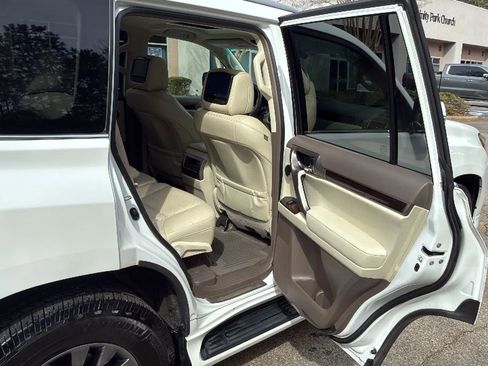 Used 2015 Lexus GX 460 Luxury image 18