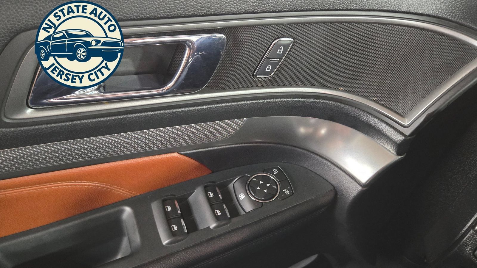 Used 2019 Ford Explorer XLT w/ Equipment Group 202A AWD/4WD image 30