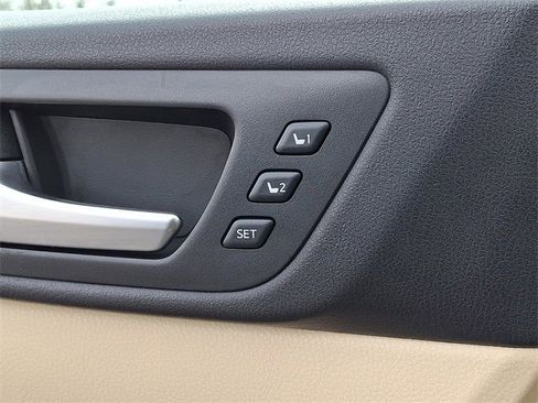 Used 2019 Toyota Highlander Limited image 27
