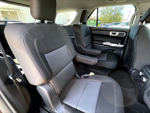 Used 2022 Ford Explorer XLT image 19