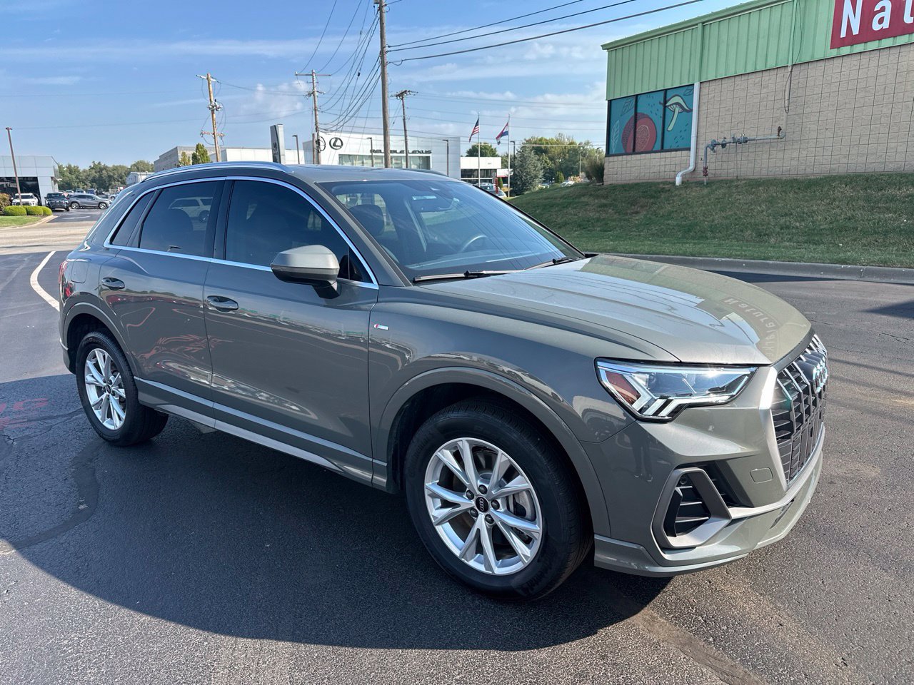 Certified 2025 Audi Q3 2.0T Premium w/ Convenience Package AWD/4WD image 1