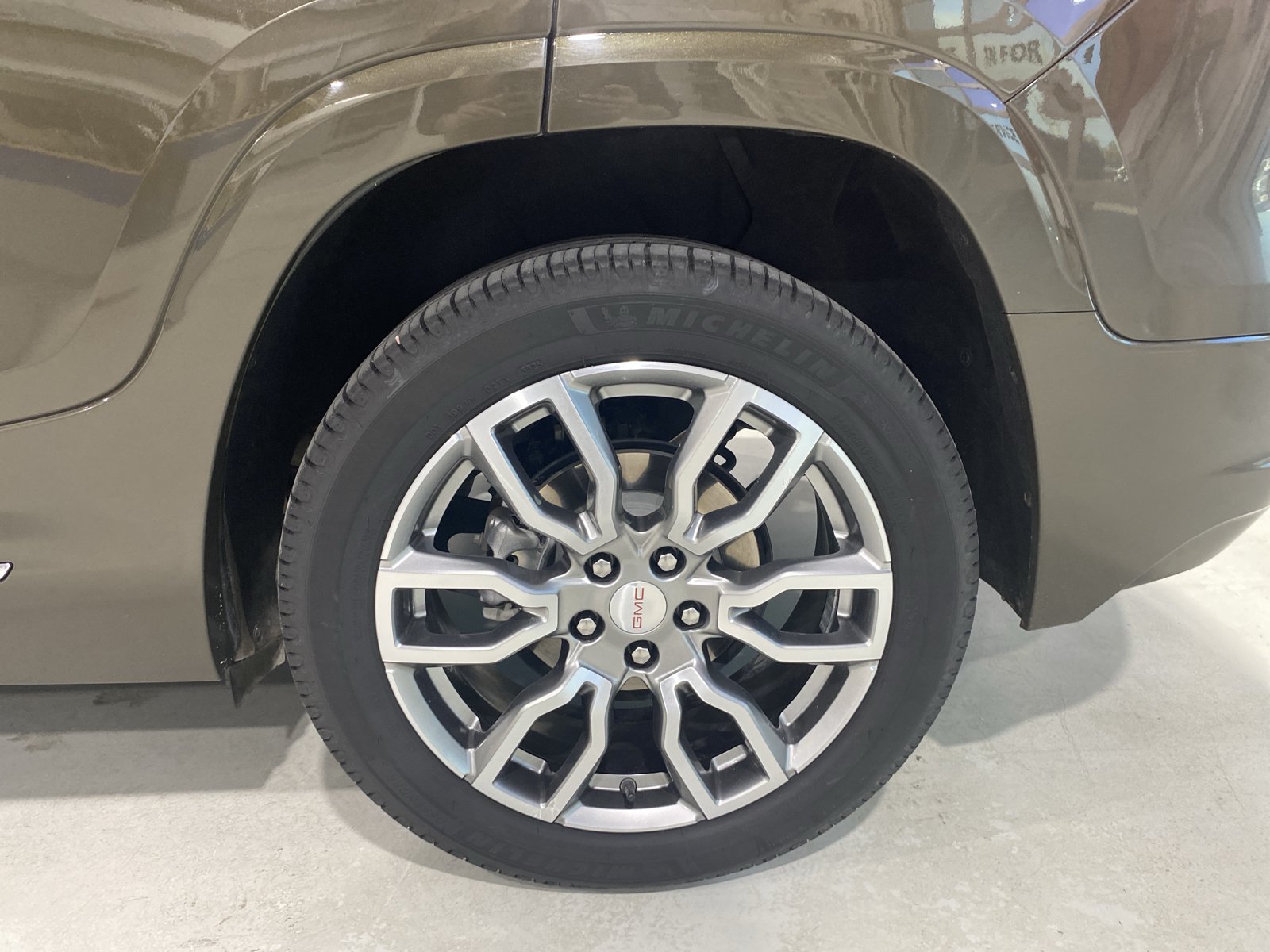 Used 2024 GMC Terrain Denali w/ Denali Premium Package AWD/4WD image 10