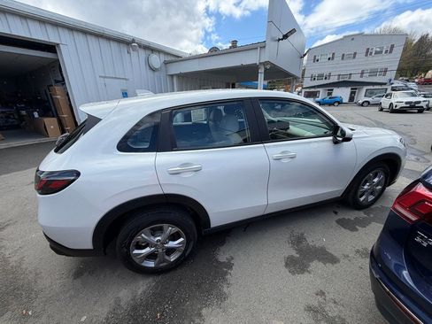 Used 2025 Honda HR-V LX image 6