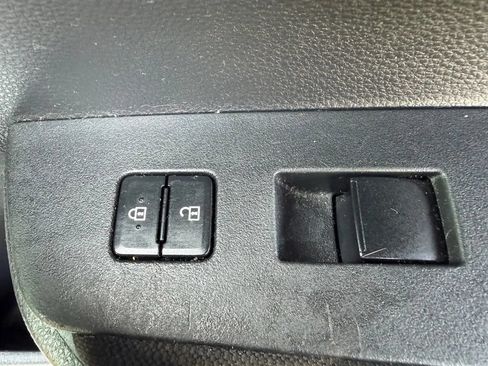 Used 2021 Toyota Corolla LE FWD image 29