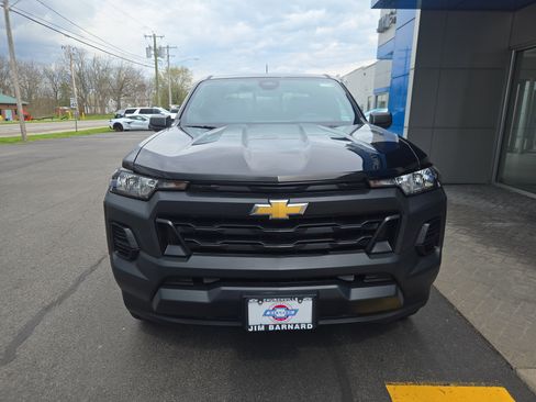 Used 2023 Chevrolet Colorado W/T AWD/4WD image 4