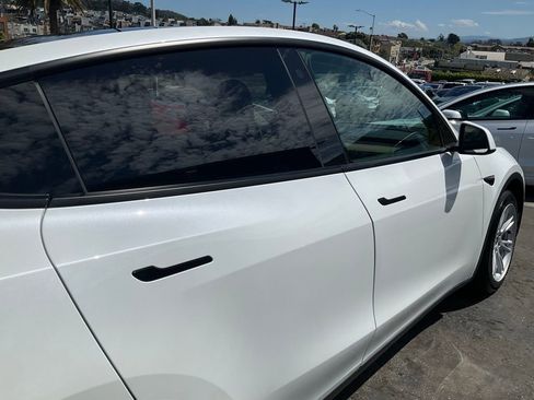 Used 2021 Tesla Model Y Long Range image 85