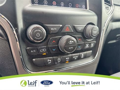 Used 2019 Jeep Grand Cherokee Laredo image 21