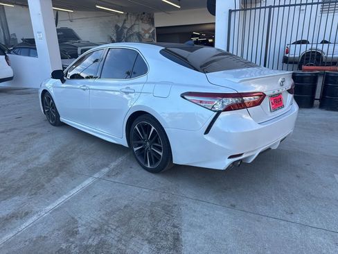 Used 2018 Toyota Camry XSE image 7