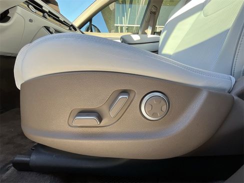 Used 2026 Genesis GV70 2.5T Advanced image 14