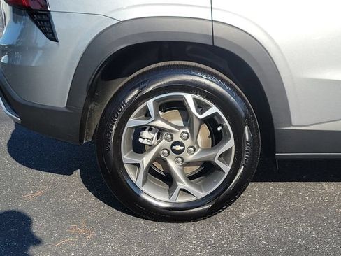 Certified 2026 Chevrolet Trax LT w/ Driver Confidence Package FWD image 7