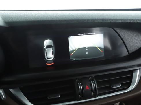 Used 2018 Alfa Romeo Stelvio AWD image 12