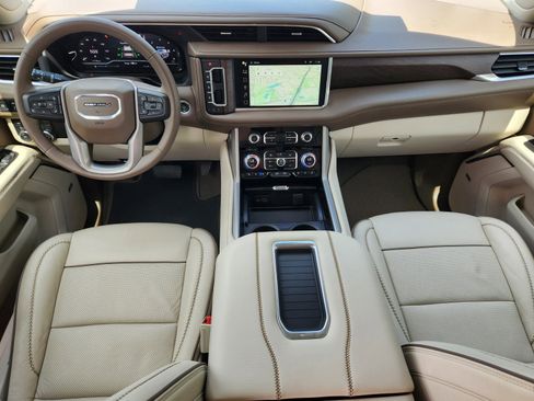 Used 2023 GMC Yukon XL Denali AWD/4WD image 9