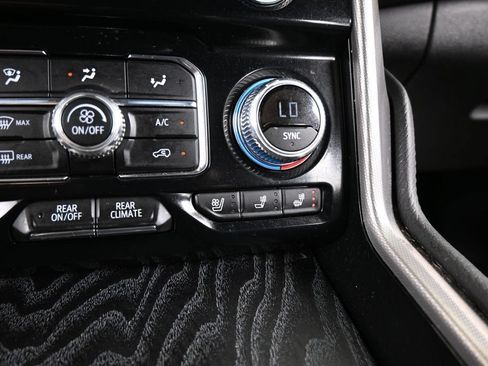 Used 2024 GMC Yukon XL Denali RWD image 34