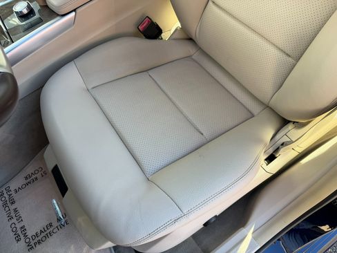 Used 2014 Mercedes-Benz E 350 4MATIC Sedan image 25