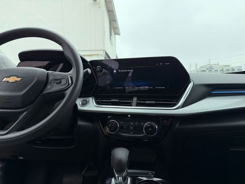 Used 2025 Chevrolet Trax LT image 18