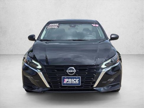 Used 2025 Nissan Altima 2.5 SV FWD image 2