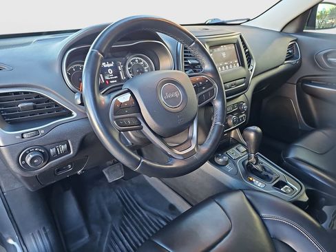Used 2019 Jeep Cherokee Latitude Plus image 9