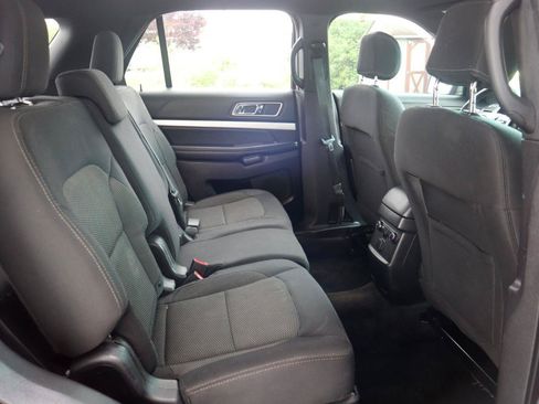 Used 2017 Ford Explorer XLT w/ Equipment Group 201A AWD/4WD image 43