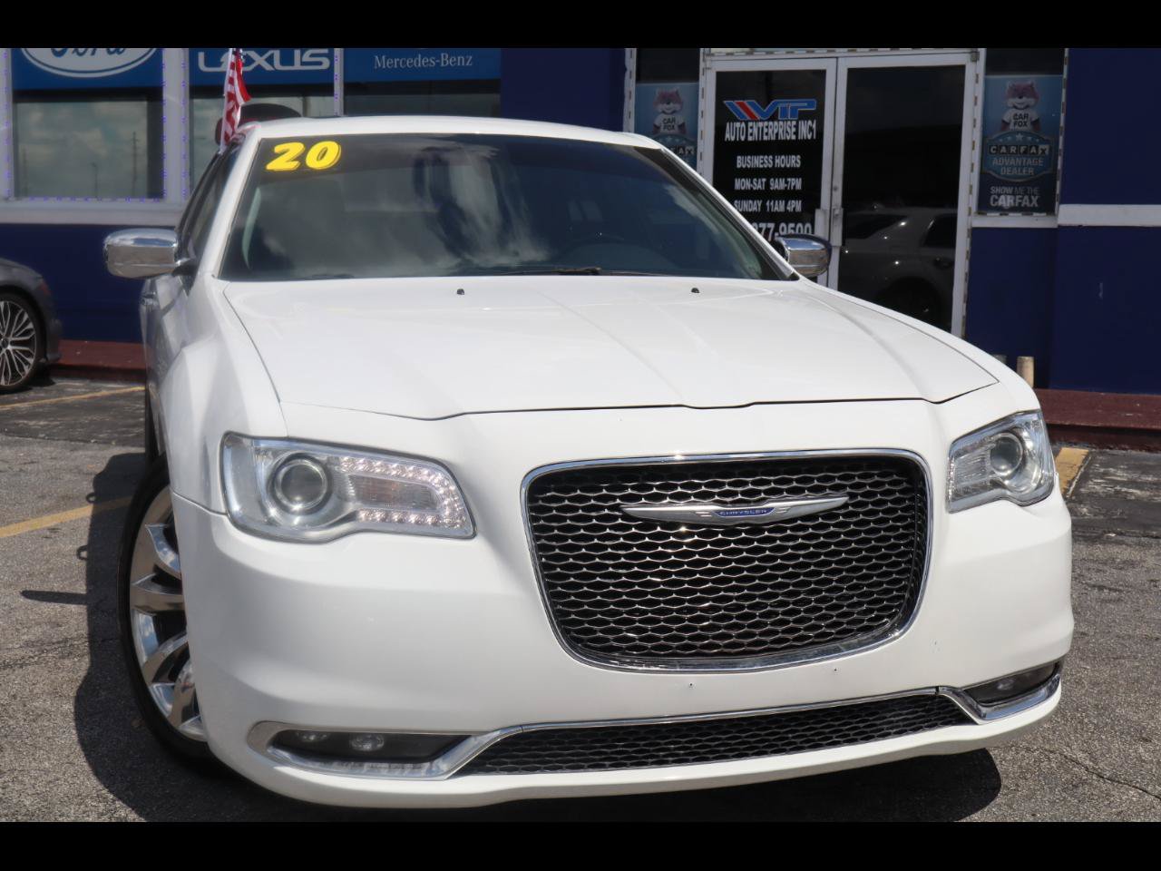 Used 2020 Chrysler 300 Limited RWD image 2