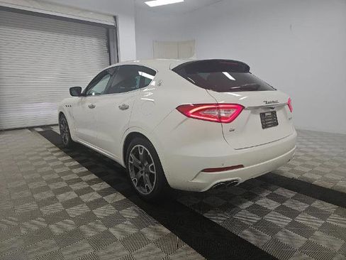 Used 2019 Maserati Levante image 6