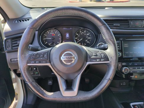 Used 2018 Nissan Rogue SV image 15