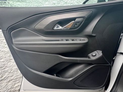 Used 2023 GMC Terrain SLE w/ Driver Convenience Package image 18