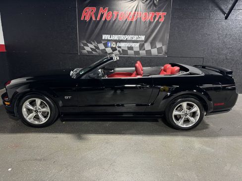Used 2006 Ford Mustang GT image 2