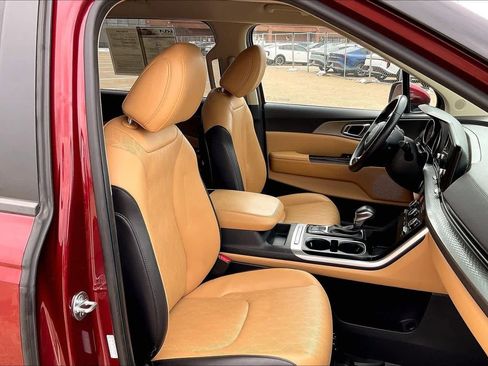 Certified 2024 Kia Carnival LX image 12