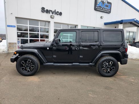 Used 2017 Jeep Wrangler Unlimited Sahara image 8