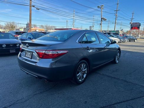 Used 2016 Toyota Camry SE image 7
