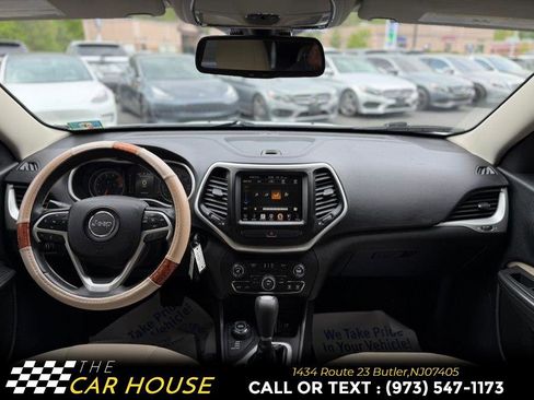 Used 2017 Jeep Cherokee Latitude w/ Comfort & Sound Group AWD/4WD image 22