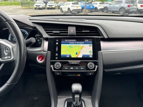 Used 2018 Honda Civic Touring image 19