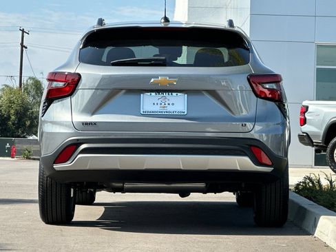 New 2026 Chevrolet Trax LT w/ Driver Confidence Package FWD image 5