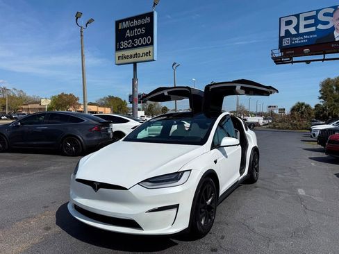 Used 2022 Tesla Model X image 1