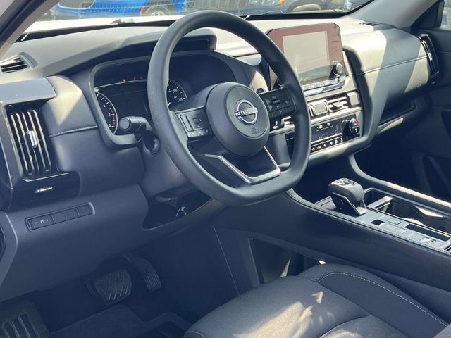 Used 2025 Nissan Pathfinder S FWD image 12