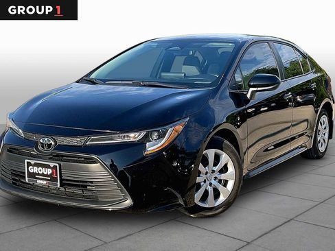 Used 2025 Toyota Corolla LE FWD image 1