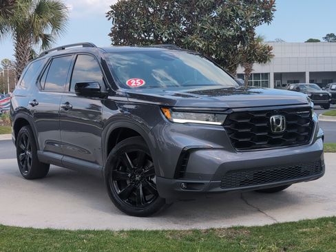 Used 2025 Honda Pilot Black Edition image 2