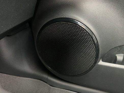 Used 2015 Toyota Yaris L image 28